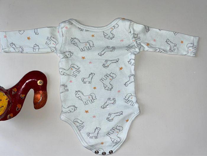 Body licorne bébé fille 1 mois 56 cm très bon état - photo numéro 2