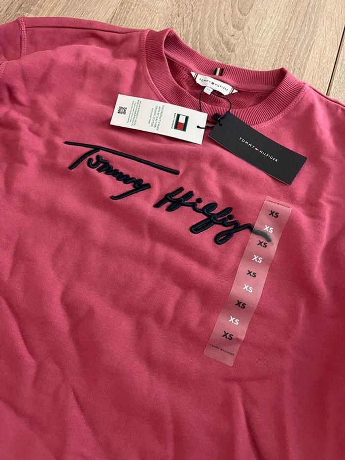 Sweat tommy Hilfiger rose neuf - photo numéro 2