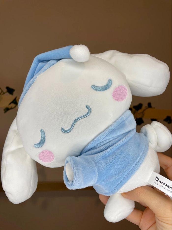 Peluche Cinnamoroll Sanrio en pyjama et endormi - photo numéro 2