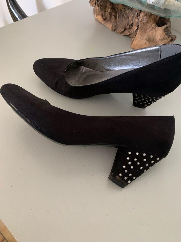 Chaussures  velours noir et talons strass - photo numéro 2