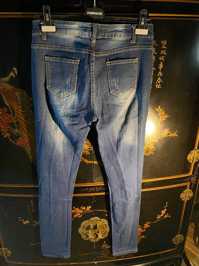 Jeans troué - photo numéro 5