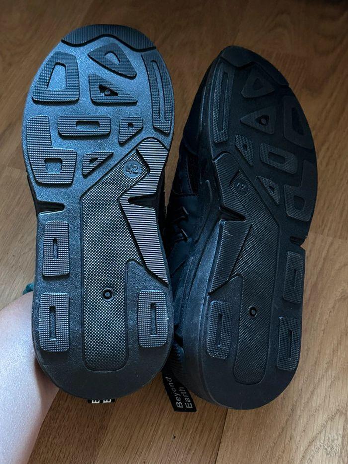 Neuf - Baskets noires Taille 42 - photo numéro 4