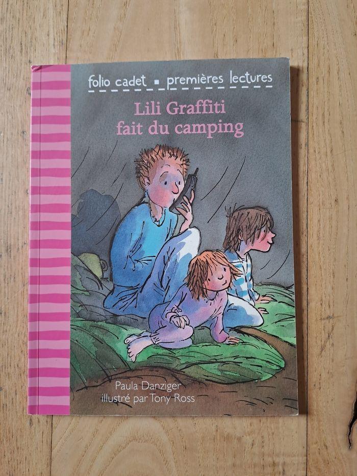 Livre pour l'apprentissage de la lecture "Lili Graffiti  fait du camping" - photo numéro 1