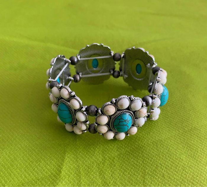 Magnifique bracelet manchette bleu turquoise et blanc vieilli en alliage argenté - photo numéro 1