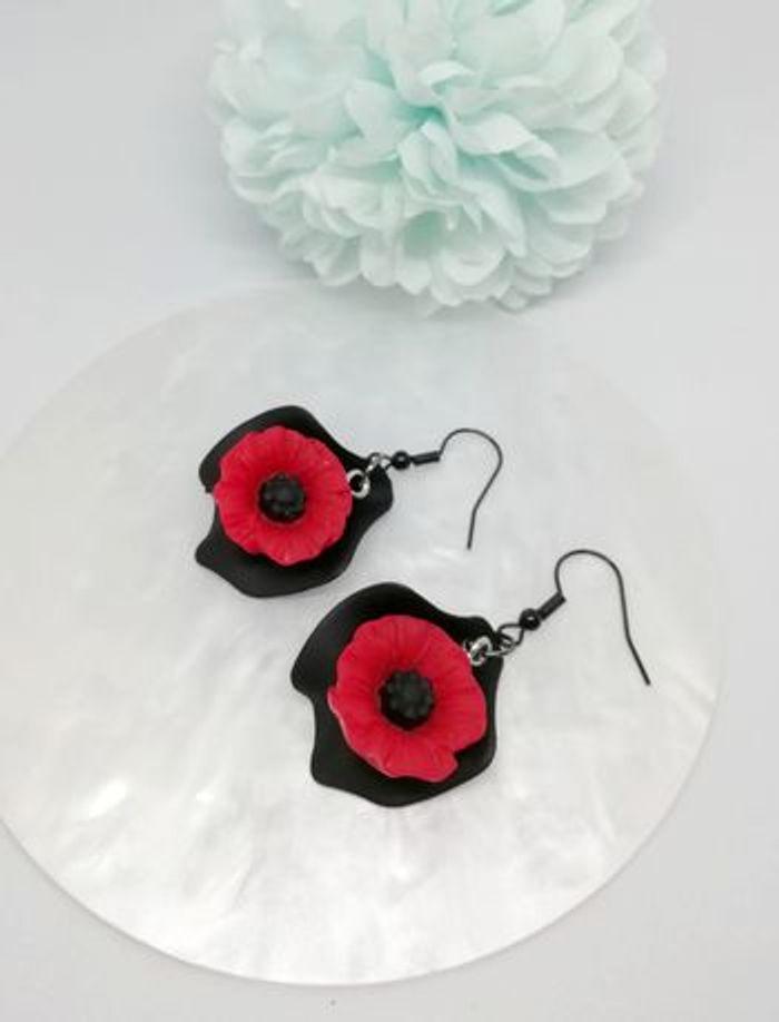 Boucles d'oreilles coquelicot rouge et pétale noire - photo numéro 3