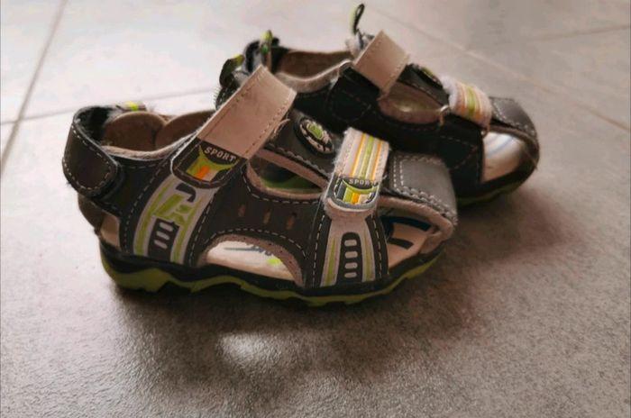 Chaussures sandales bébé garçon 20 comme NEUVES - photo numéro 1