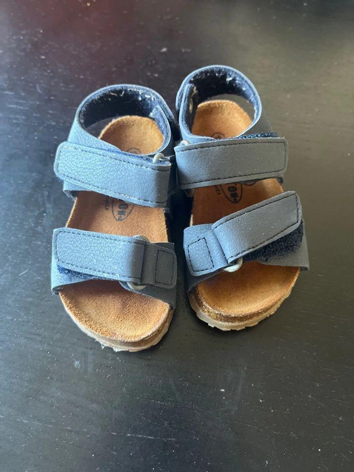 Chaussures ouverte bébé 19 comme neuve - photo numéro 1