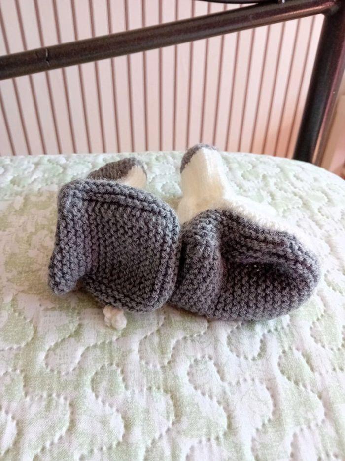 Lot de 2 paires de petits chaussons taille naissance - photo numéro 4