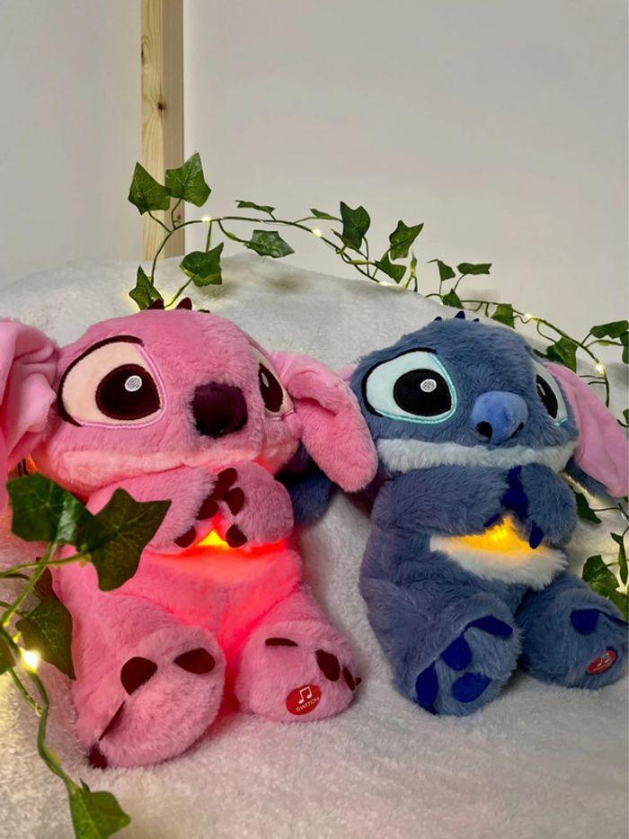 Peluche lumineuse Disney Stitch qui respire - photo numéro 3