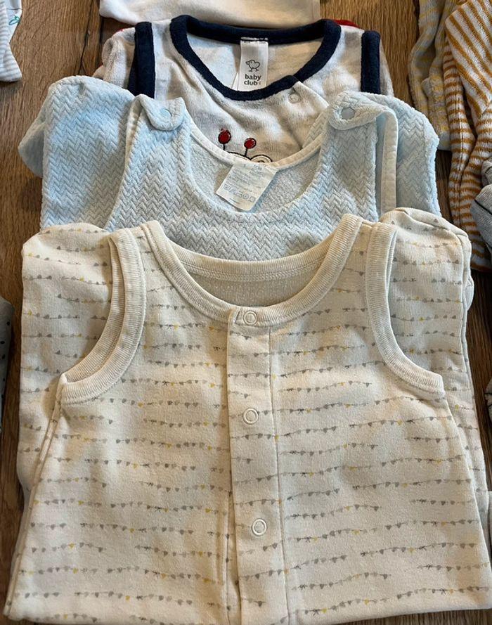 Lot de 49 pièces - vêtements bébé 1 mois - photo numéro 8