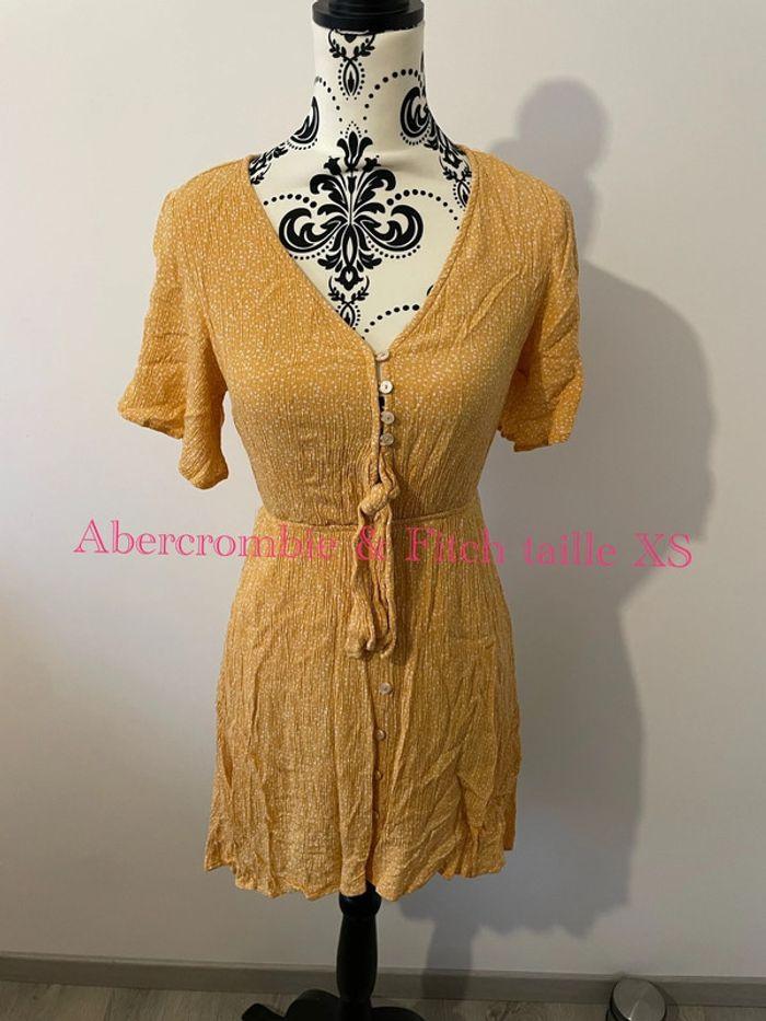 Robe à manches courtes en crépon jaune à pois blanc Abercrombie & Fitch taille XS - photo numéro 1