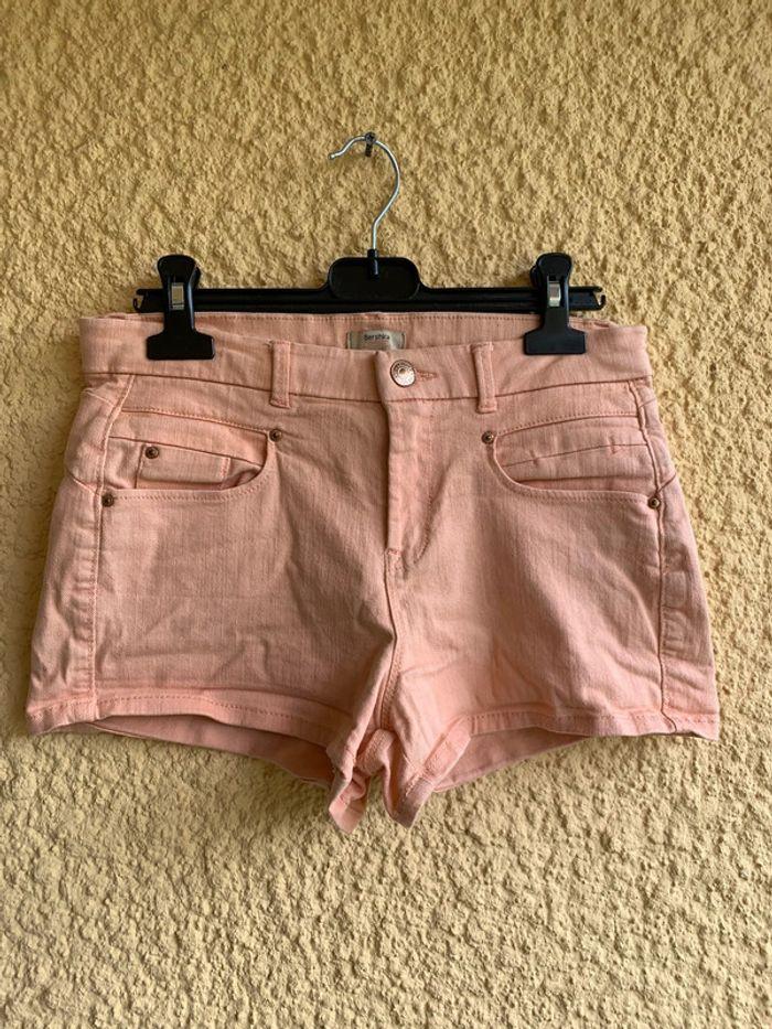 Short en jean Bershka taille 34 - photo numéro 1