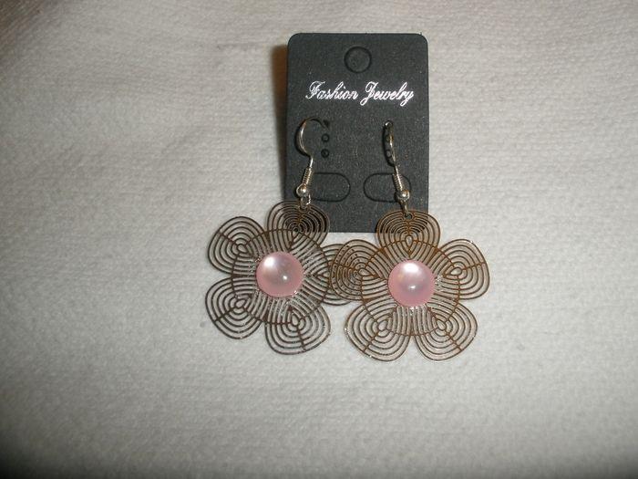 Boucles d'oreilles  fleurs  cabochon  rose - photo numéro 1