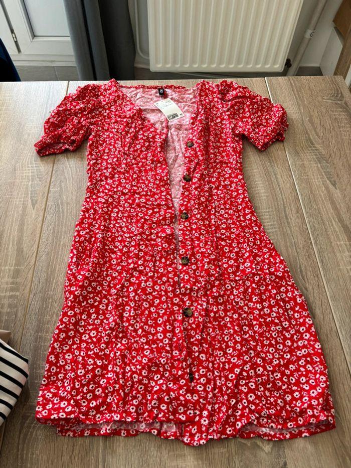 Robe rouge à fleurs h&m - photo numéro 2