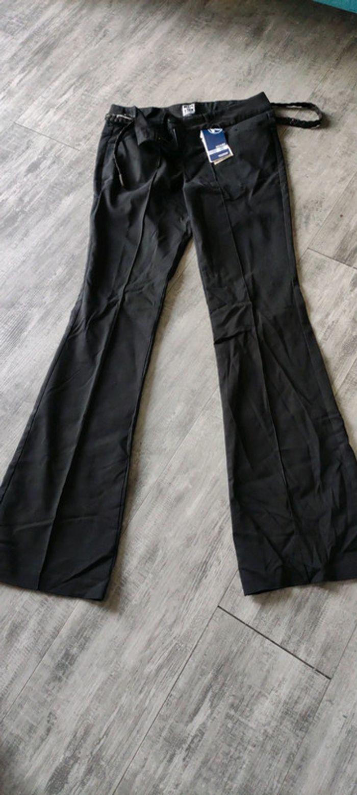 Pantalon neuf avec étiquette taille 36 - photo numéro 1