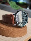 Montre homme marron, cadran noir, style auto