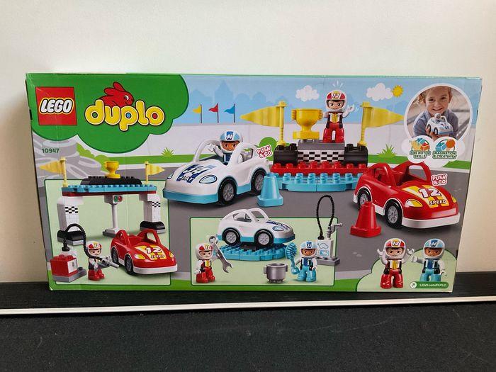 LEGO DUPLO 10947 - Les voitures de Course - Neuf - photo numéro 2