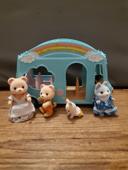 Sylvanian family avec bus arc en ciel