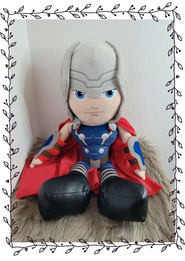 Superbe peluche Thor Marvel - photo numéro 1