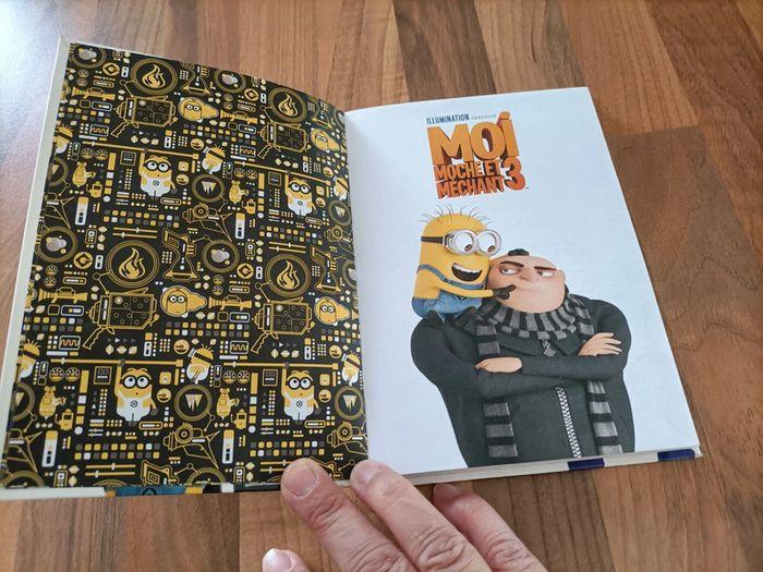 Lot livre Moi moche et méchant 2 et poster minions - photo numéro 6