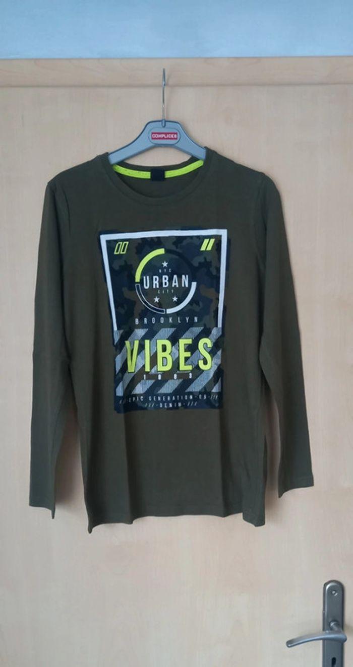 Sweat manches longues vert olive/jaune.  Y.F.K - photo numéro 1