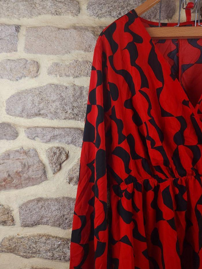 Robe manches bouffantes rouge et noire Femme taille 52 marque Boohoo 🍓 - photo numéro 2