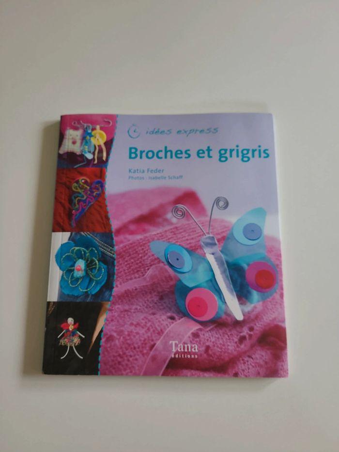 Livre broches et grigris - photo numéro 1