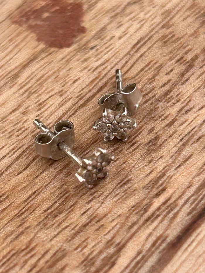 Paire Petite boucles d'oreilles fleurs strass - photo numéro 2