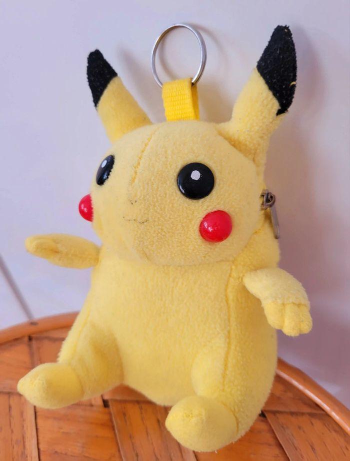 Peluche doudou Pokémon Pikachu 1999 Nintendo - photo numéro 3