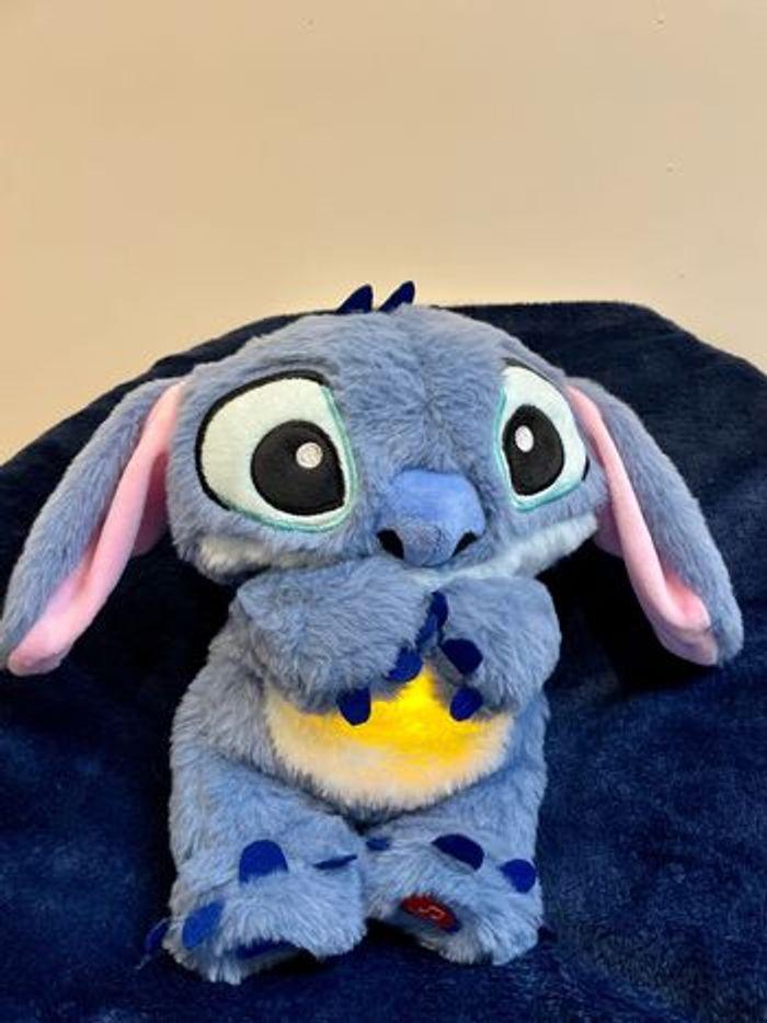 Peluche lumineuse Disney Stitch qui respire + Calendrier de l’Avent de noël Disney Stitch - photo numéro 3