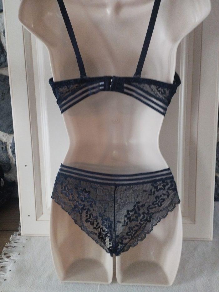 Ensemble de lingerie neuf.bleu foncé 95C pour le haut et L pour le bas - photo numéro 6