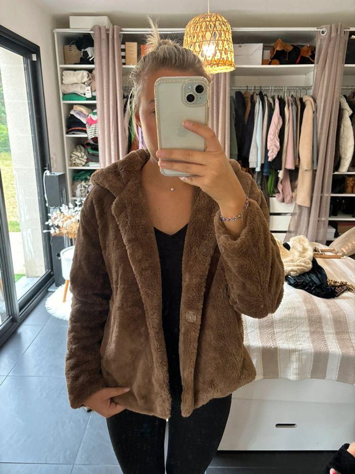 Manteau à capuche en fausse fourrure marron - photo numéro 1