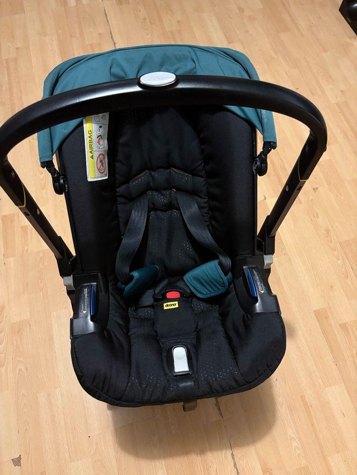 Poussette Doona  accessoires et base isofix - photo numéro 1