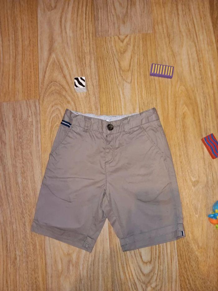 Lot de 1 Short et 1 pantalon de l'âge différent - photo numéro 2