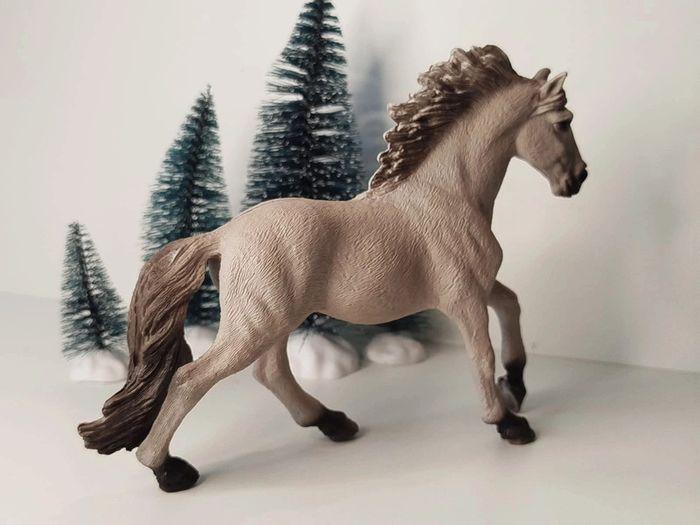 Figurine cheval gris Mustang Schleich - photo numéro 4