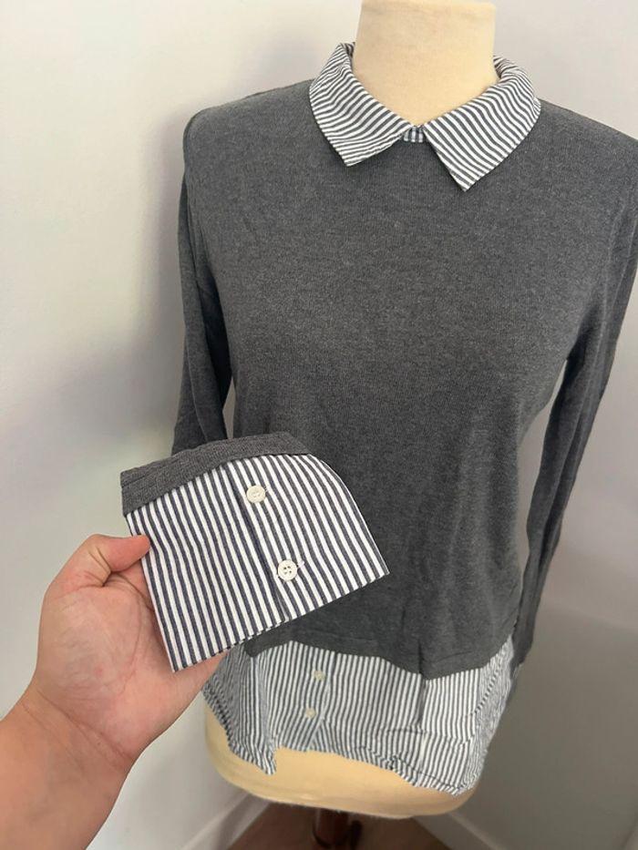 Pull gris avec sous-chemise à rayures long - photo numéro 4