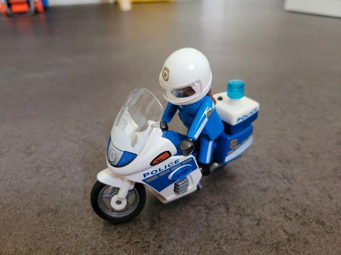 Playmobil 6923 Moto Policier avec Gyrophare - photo numéro 8