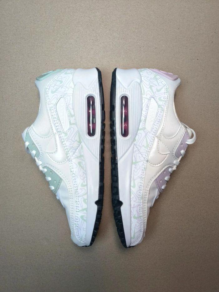 Baskets Nike air max 90 blanche édition limitée saint Valentin 2020 neuves pointure 38 sans boîte - photo numéro 2