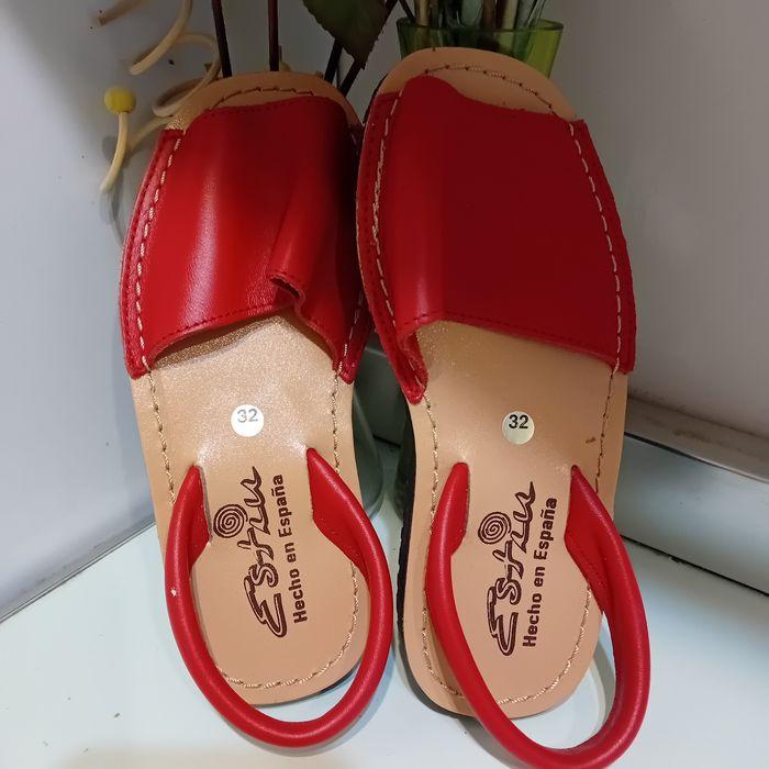 Sandalettes neuves cuir rouge taille 32 - photo numéro 1