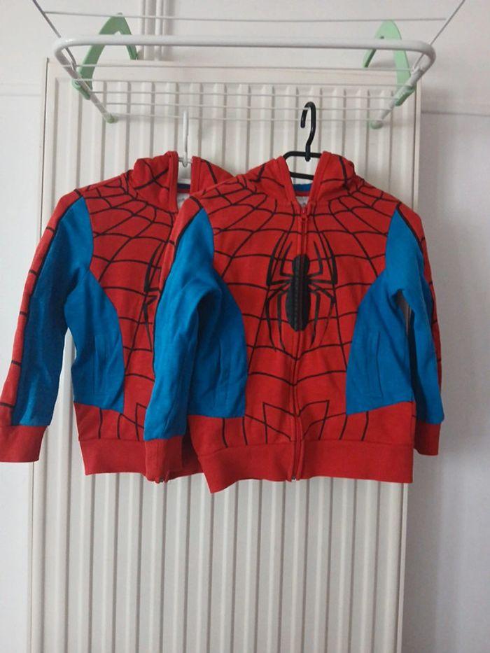 Lot gilets marvel spiderman 8an jumeaux - photo numéro 1