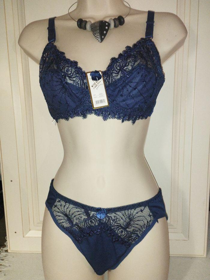 Ensemble de lingerie neuf bleu marine taille 95C 42 - photo numéro 1