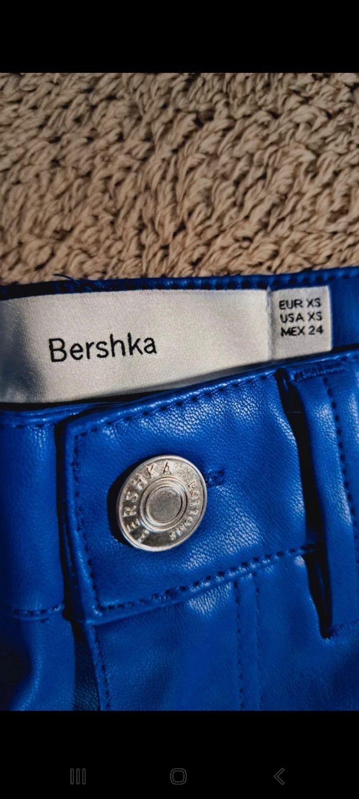 Pantalon similicuir bleu électrique Bershka - photo numéro 2