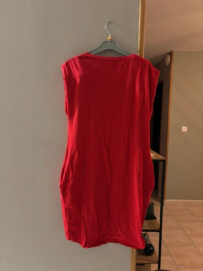 Robe rouge près du corps sans manches - photo numéro 5