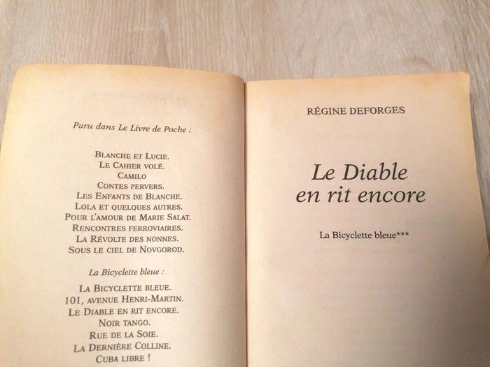 livre Le diable en rit encore/ la bicyclette bleue Régine Deforges - photo numéro 3