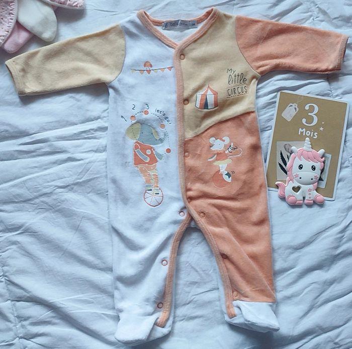 Pyjama / grenouillère velours bébé fille Gémo 3 mois - photo numéro 3