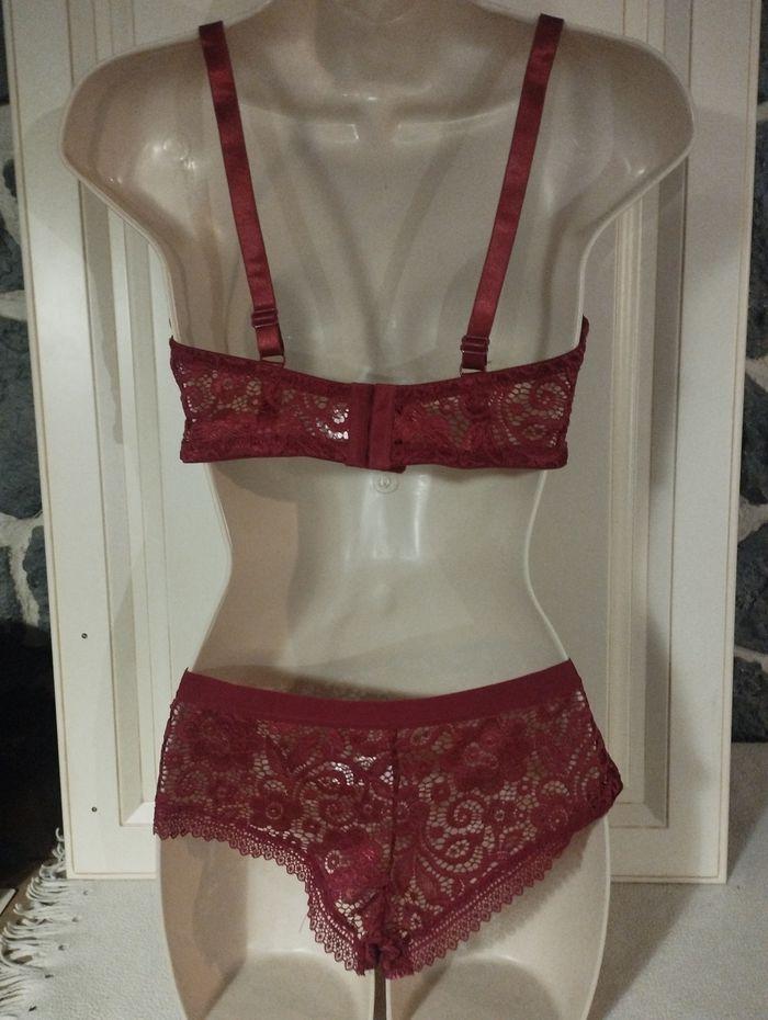 Ensemble de lingerie neuf avec armatures sans rembourrage , bordeaux. Taille 95c et L pour le bas - photo numéro 4