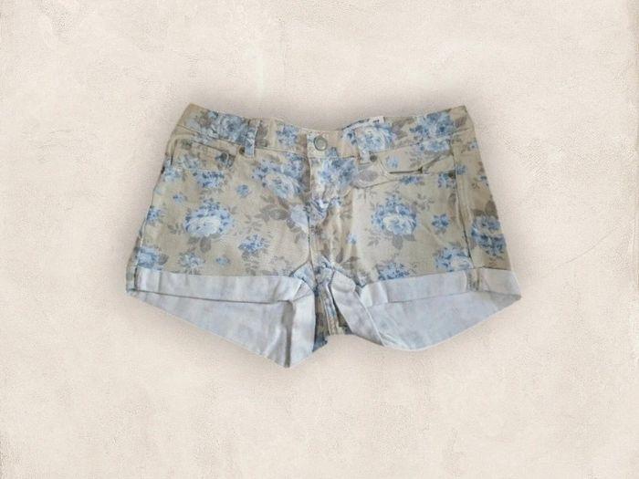 Mini short denim H&M Taille 36 imprimé fleuri - photo numéro 1