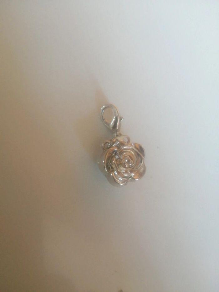 🌸Pendentif fleur argentée de portable Neuf 🌸 - photo numéro 2