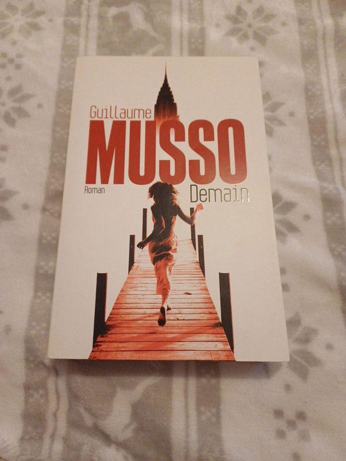 Livre de Guillaume Musso "Demain" - photo numéro 1