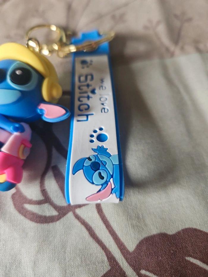 Porte clef bébé stitch sur son scooter pas de vinted go - photo numéro 5